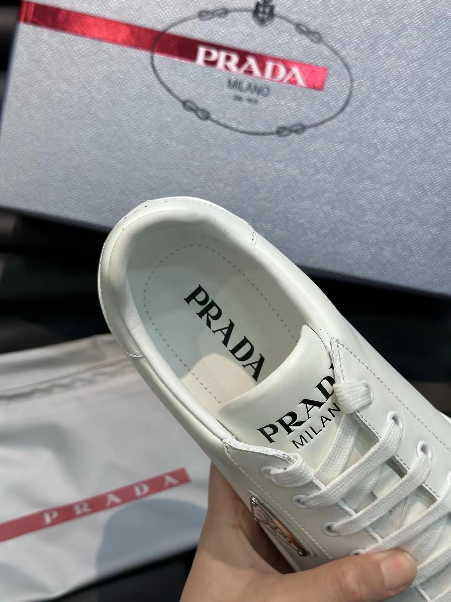 Factory price: 380💰Prada new men's leather sports shoes, the highest version on the market, any comparison is welcome🆚! The original leather has excellent texture and is super high-end! Fetal sheep net lining imported from Italy, removable pad! Luxurious materials and fine workmanship, highly recommended! Code number: 38-44, customized 45